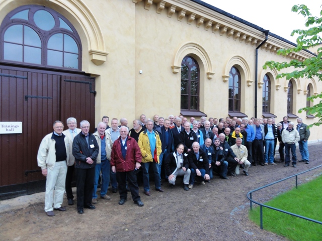 Samling utanför hopphallen